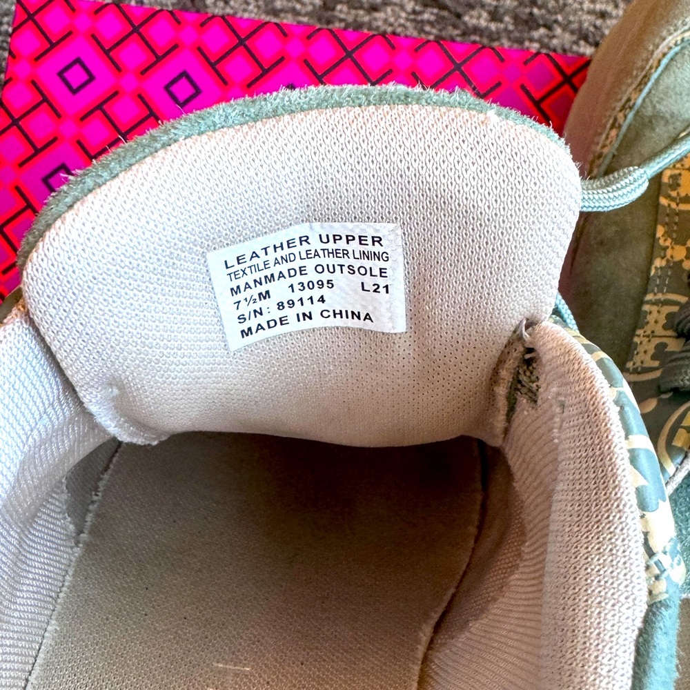🤩Tory Burch T Monogram Good Luck Sneakers Blue/Cream White Size 7.5 like new!🤩 - Picture 7 of 13
